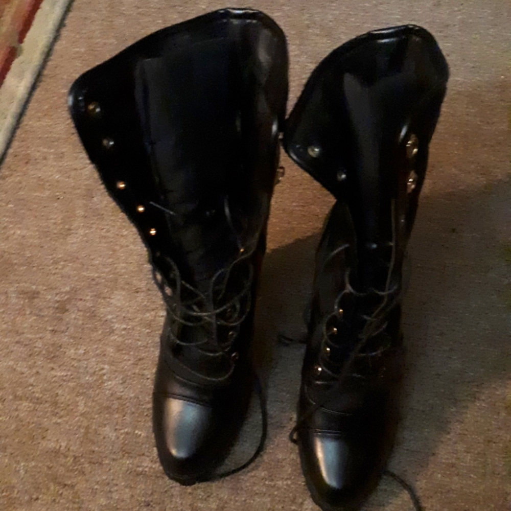 High heal laced boots